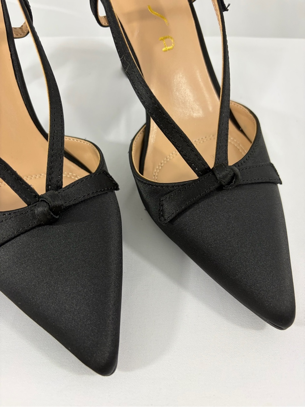 NWT Unisa Women’s Size 7 Black Satin Pointed Slingback Heels - Picture 2 of 7